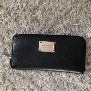 MICHAEL KORS Leather wallet (Authentic)